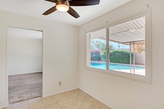 Building Photo - 1036 E Geneva Dr