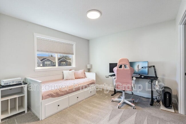 Building Photo - 746 SE 38th St