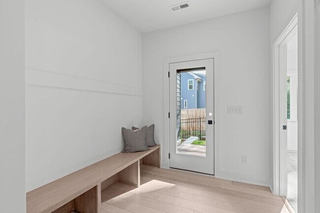 Building Photo - 616 Rocky Knob Ct