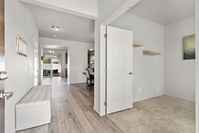 Building Photo - Immaculate Newer Construction w/ Vinyl Fen...