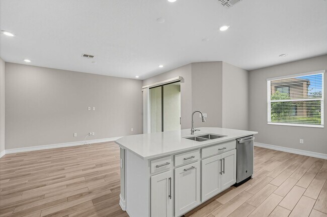 Building Photo - Modern 3BR/2.5BA Townhome in Estancia – Re...
