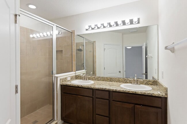Building Photo - 3840 Silverlake Way