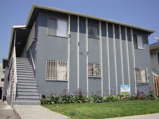 Building Photo - 917 N Hudson Ave