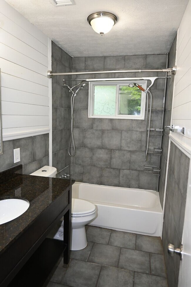 Building Photo - 2031 Wellborn Dr