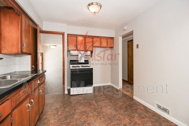 Building Photo - 3436 Dellwood Dr
