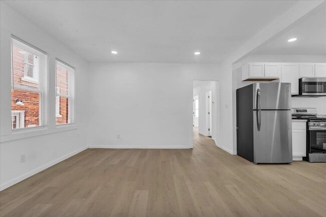 Building Photo - 2525 Leslie St