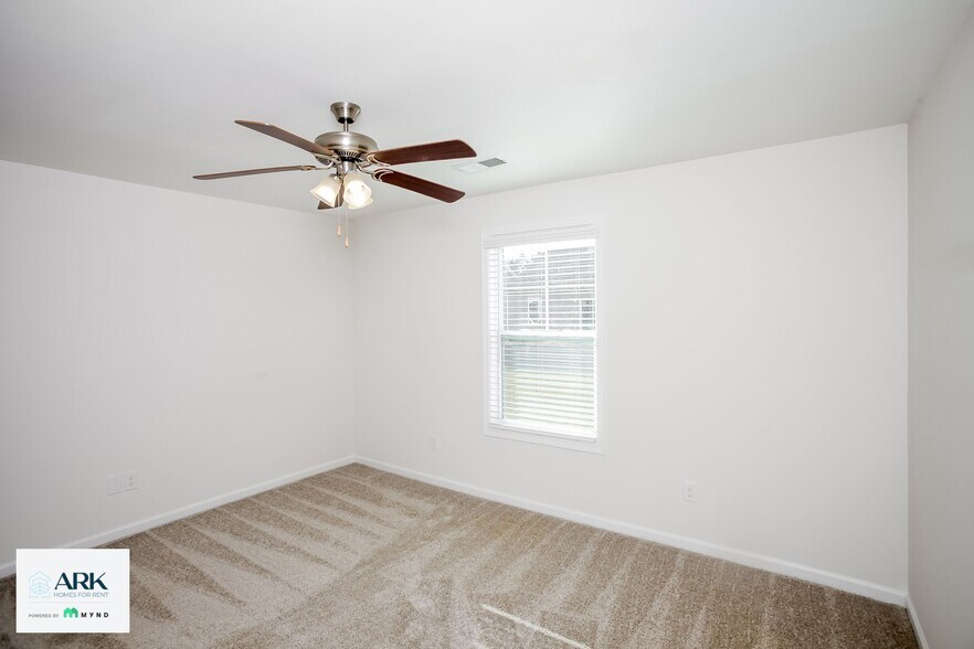 Building Photo - 472 Conifer St