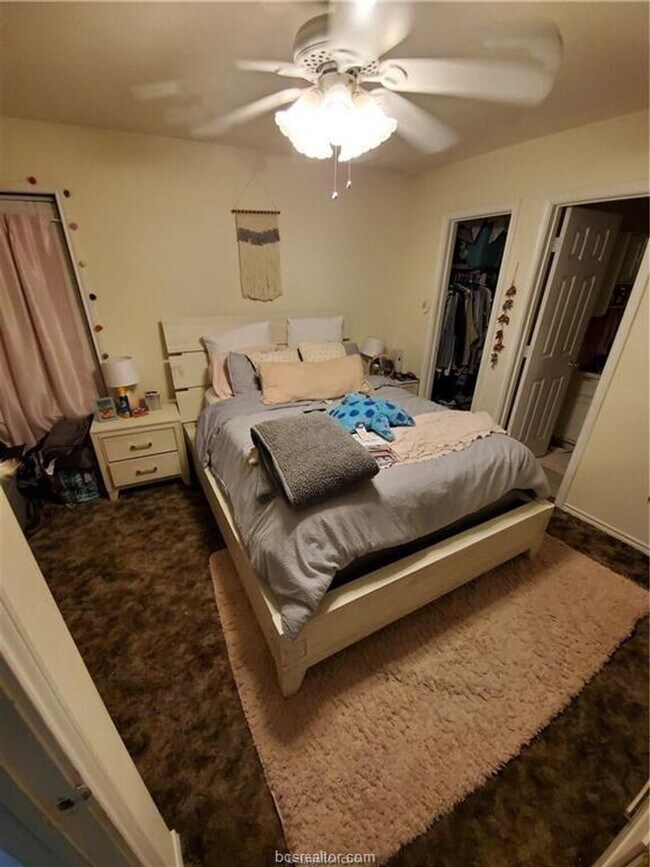 Building Photo - College Station - 3 bedroom /3 bath HOUSE Near TAMU!