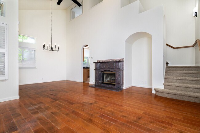 Building Photo - Stunning 2 Story, 3-Bed Home in Folsom’s Desirable Gated Community!