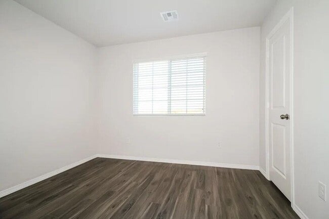 Building Photo - 2408 Rosewood Ln