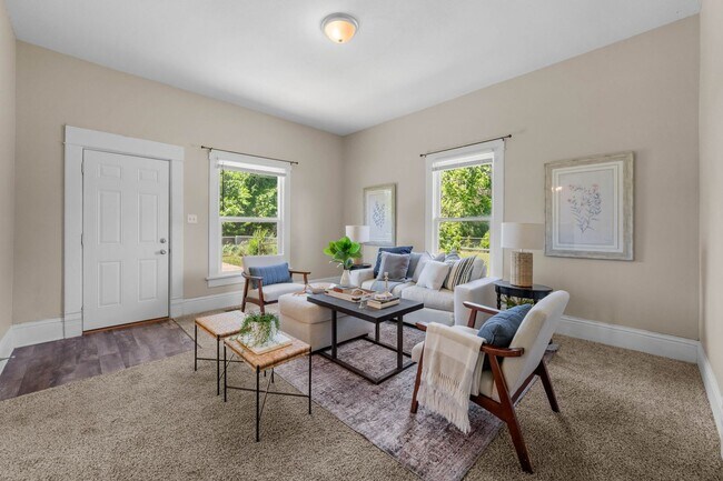 Building Photo - 2 or 3 bed/1 bath house in Indian Hills av...