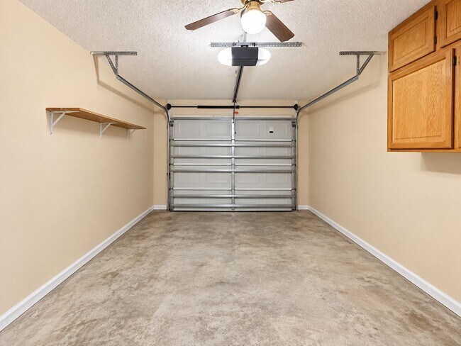 Building Photo - 3022 Blue Pine Ln