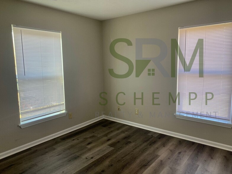 Building Photo - 2433 Slevin St