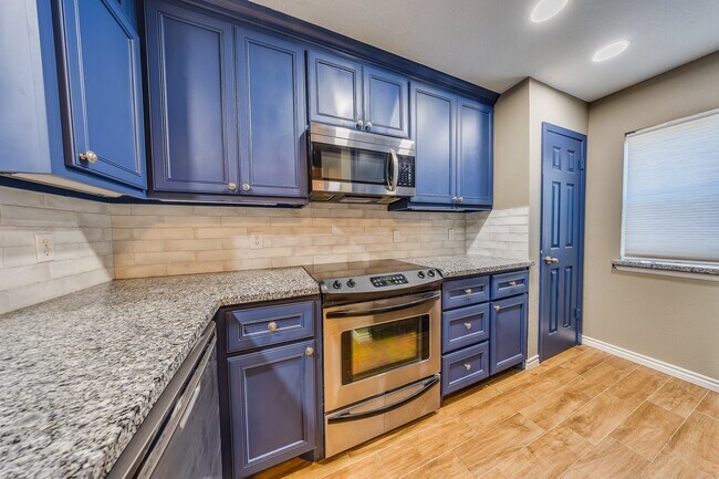 Building Photo - 18800 Egret Bay Blvd