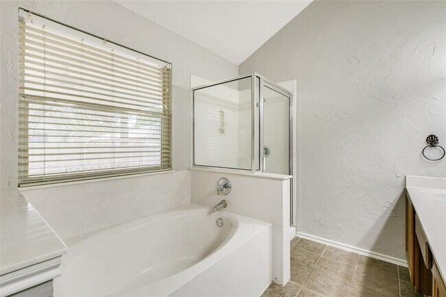 Building Photo - 1504 Julianas Way