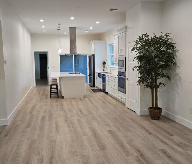 Building Photo - 106 Lake Dr