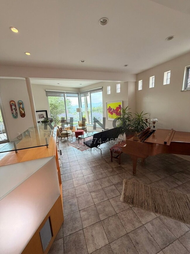 Building Photo - 640 K St