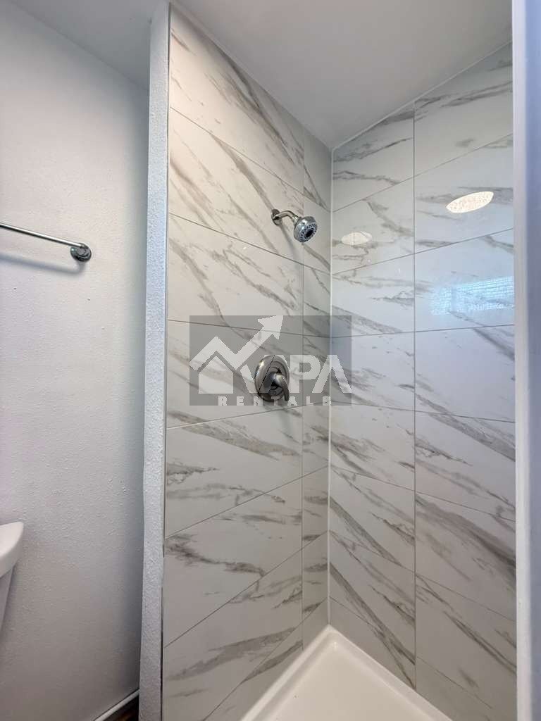 Building Photo - 7210 Glen Cross Dr