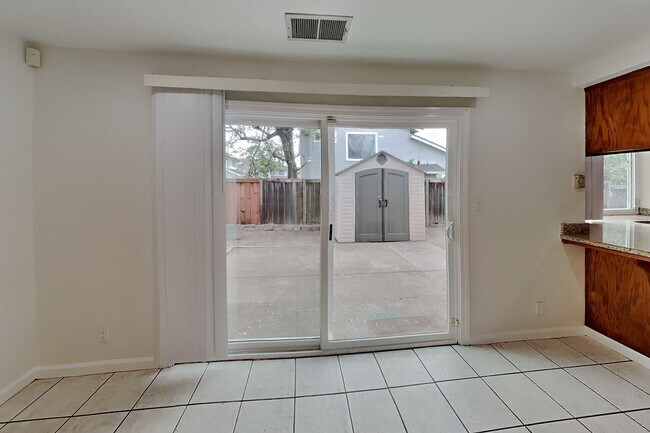Building Photo - 2331 Sweetwater Dr