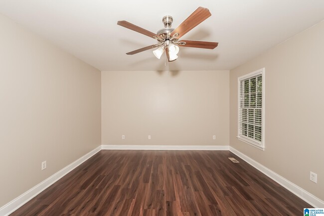 Building Photo - 305 Russet Cove Cir