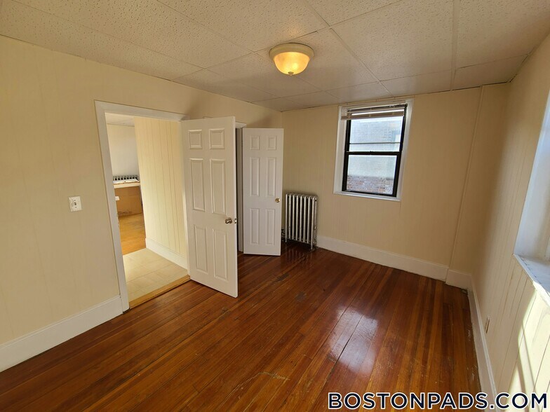 Building Photo - 437 Cambridge St