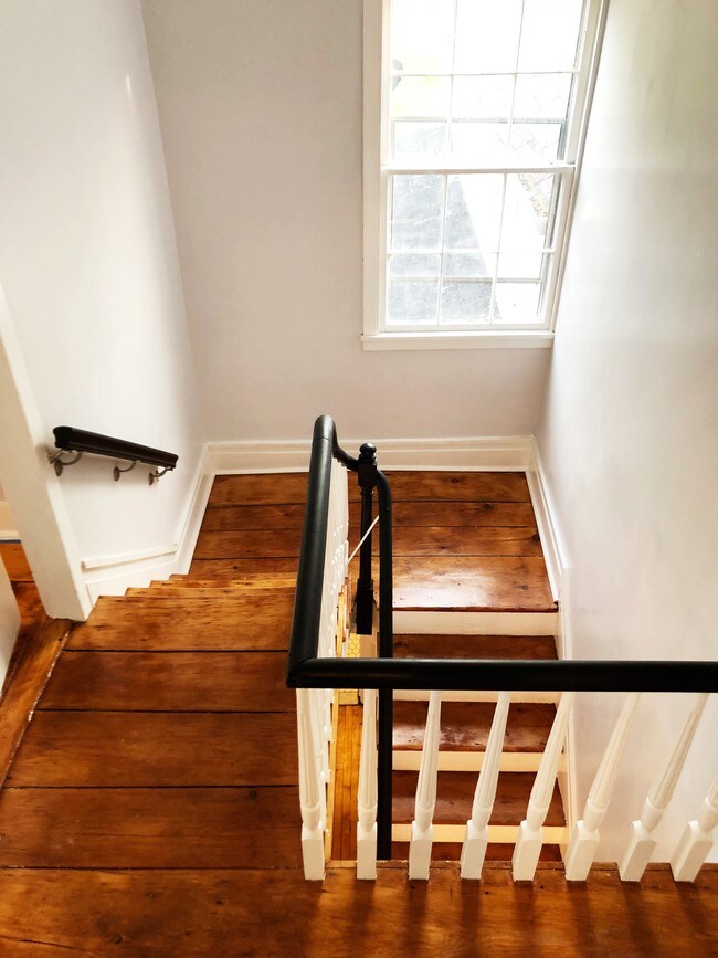 2nd Floor Landing - 1104 NJ-28