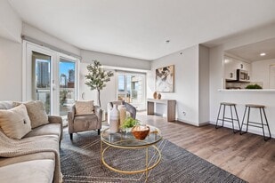 Building Photo - 121 Vine St