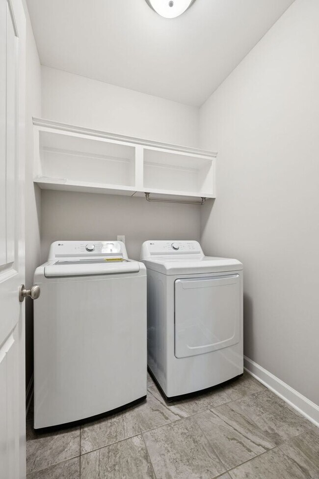 Building Photo - Welcome home to this beautifully maintaine...