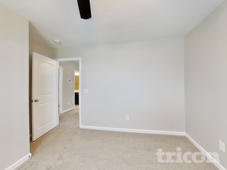 Building Photo - 1050 Paddock Park Cir