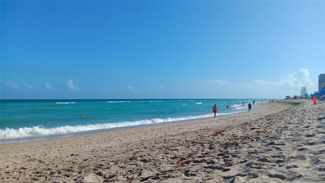 Building Photo - 3001 S Ocean Dr