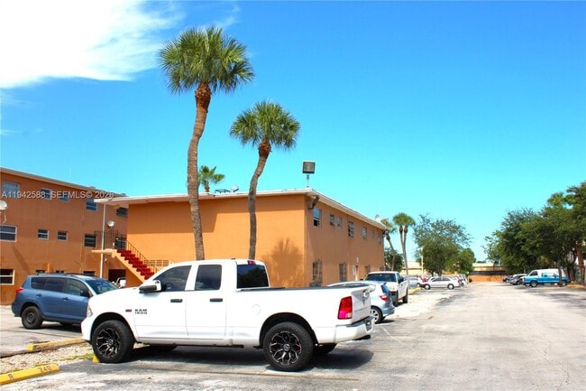 Building Photo - 1280 W 54th St