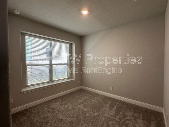 Building Photo - 2222 McMullin Dr