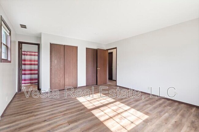 Building Photo - 412 N. Highland