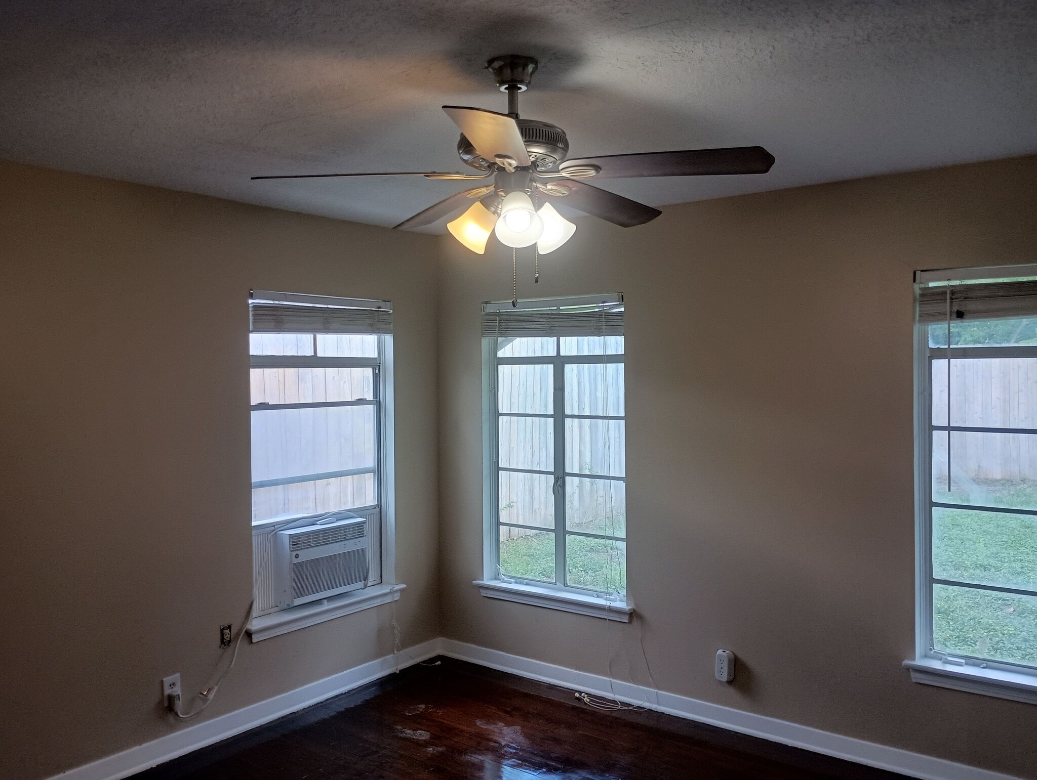 Building Photo - Room in Single Family Home on Brettonwood Dr