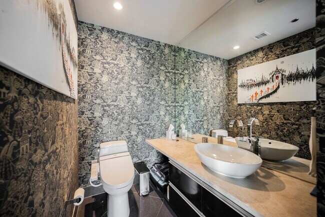 Building Photo - Wake Up to the Las Vegas Skyline – Premium 2-Bedroom Unit with Wall-to-Wall Windows