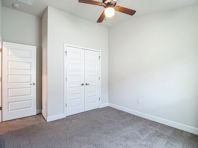 Building Photo - Welcome in to this beautiful Unfurnished -...