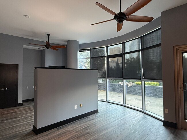 Building Photo - 333 W Trade St