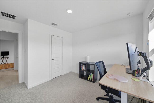 Building Photo - 1638 Westway Dr