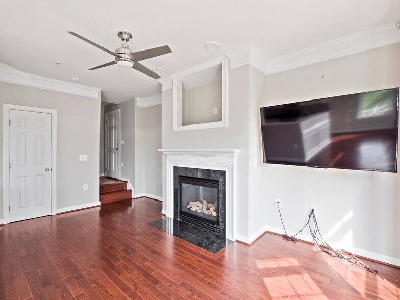 Building Photo - 2498 Curie Ct