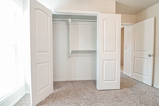 Building Photo - 719 Bronco Ct