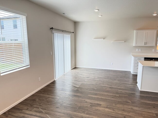 Building Photo - Newer 3 bedroom 2.5 bathroom house!