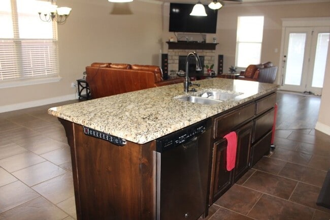 Building Photo - Fantastic home located in West Hill