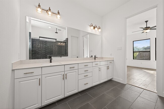 Building Photo - 16915 Chapel Knox Dr