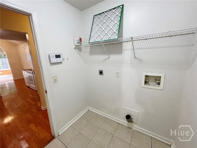Building Photo - 102 Cormorant Way