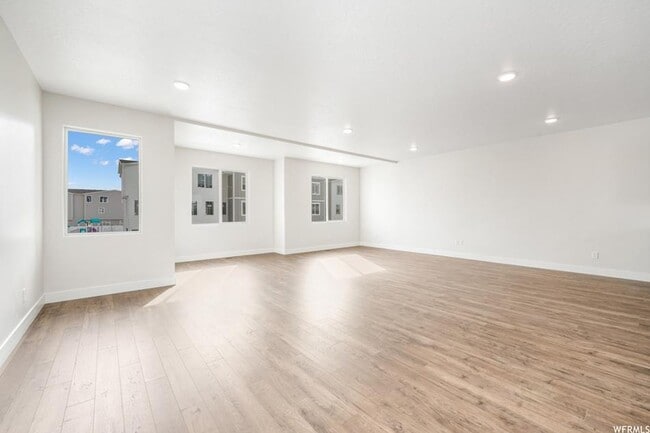 Building Photo - $500 OFF FIRST MONTH'S RENT - Beautiful Ne...