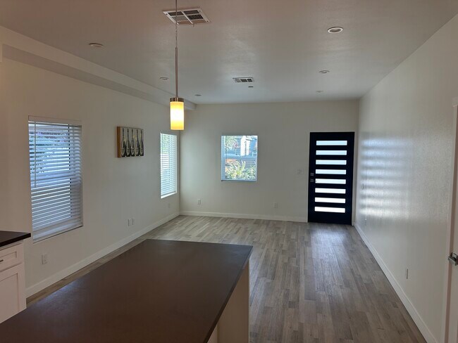 Living Room - 2849 S West View St