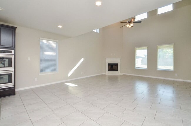 Building Photo - 4015 Prairie Landing Ln