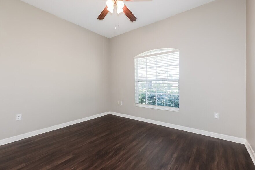 Building Photo - 5412 Lexington Dr