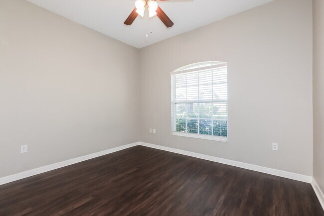 Building Photo - 5412 Lexington Dr