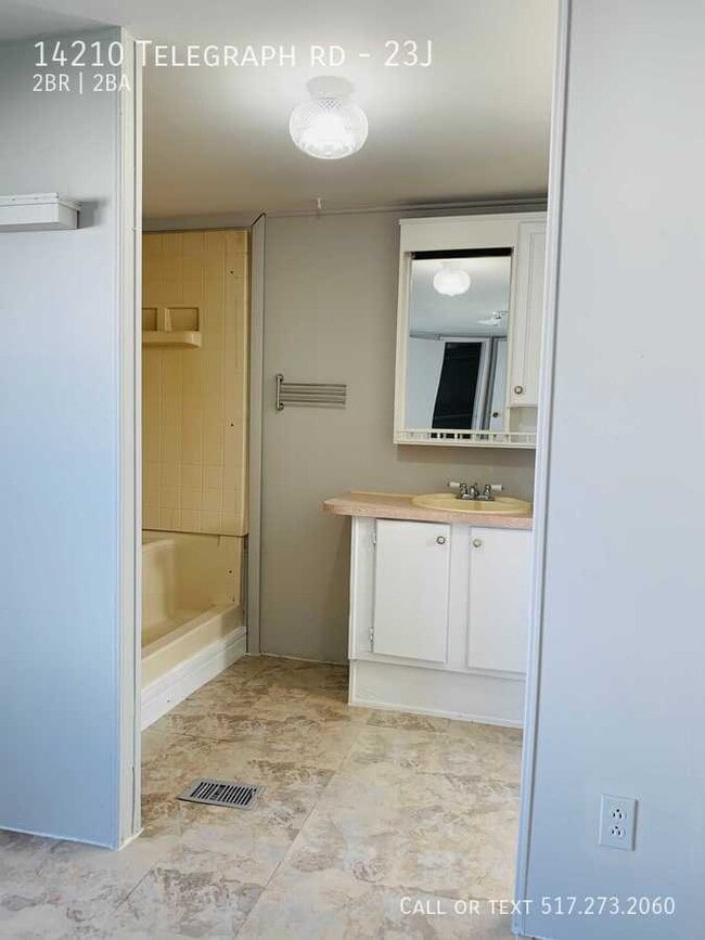 Building Photo - 2 bed / 2 bath Mobile Home Handy Man Speci...
